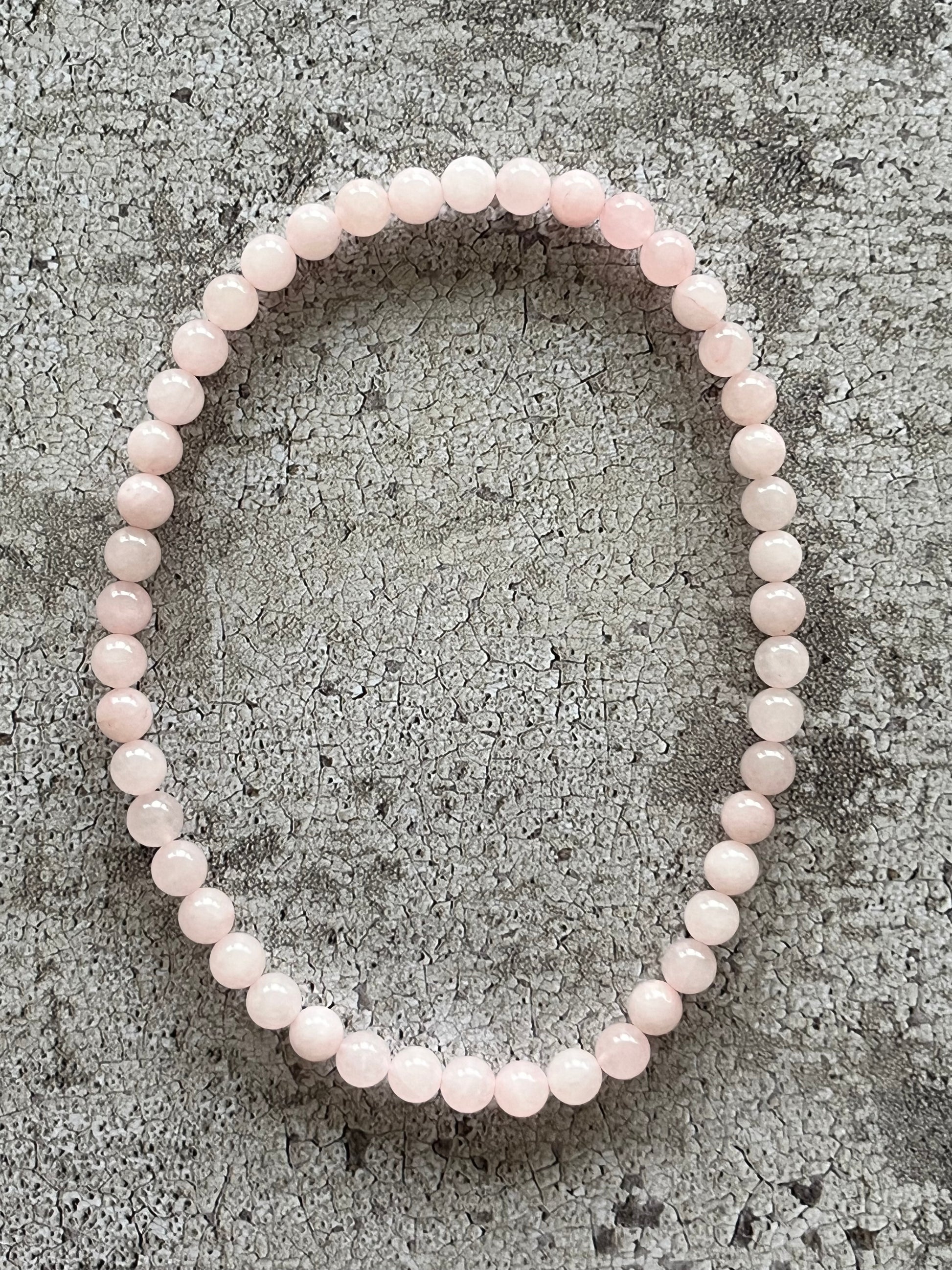 Håndlavet krystal halskæde med rosa kvarts perler.