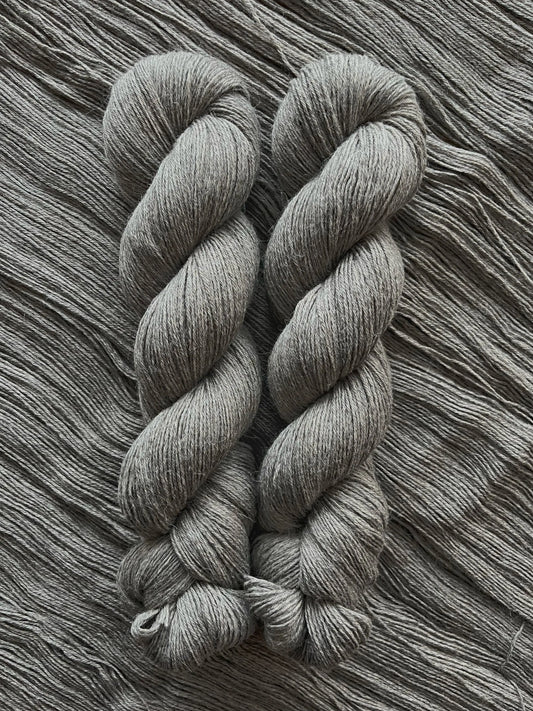 Ufarvet Garn, Grey Llama