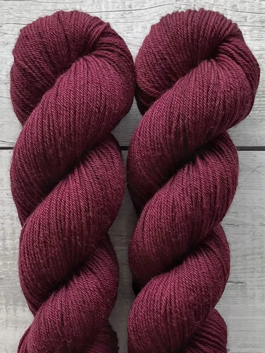 Bluefaced Leicester, Deep Berry M-L Sjøgren Håndfarvet Garn