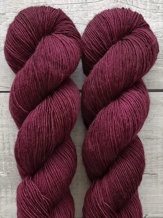 Single Merino, Deep Berry M-L Sjøgren Håndfarvet Garn